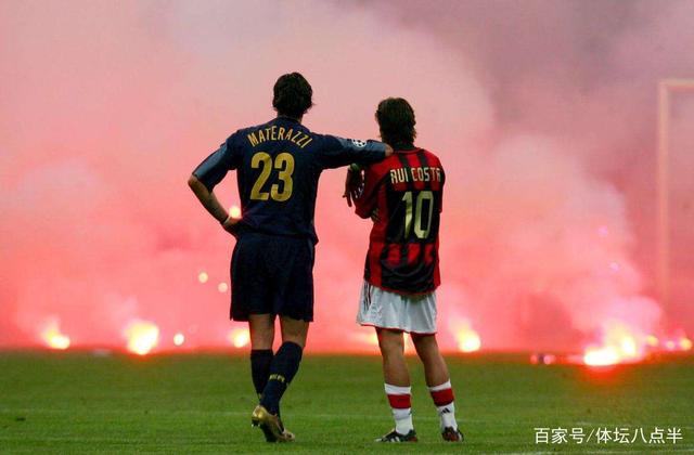 篮球场上的精彩瞬间：丁伟延阻对手发球（篮球赛场高光一刻：丁伟果断阻拦对手发球）