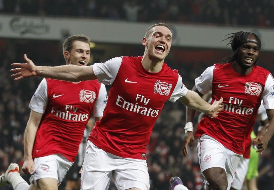 苦苦支撑！锡安强突拉杆上篮2+1 个人已经9投8中砍下21分（独自扛旗！锡安强突拉杆打成2+1，9投8中已砍下21分）